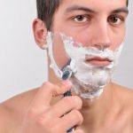 Ξύρισμα – Ερεθισμός: 7 συμβουλές για να μην έχετε πρόβλημα από το ξυραφάκι