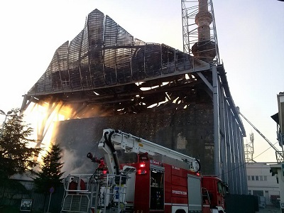 Ανυπολόγιστες οι ζημιές απο τη φωτιά στο Τέμενος Βαγιαζήτ. (φώτο)
