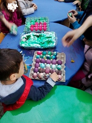 Έβαψαν πασχαλινά αυγά τα παιδιά,σε εκδήλωση που έγινε στο Εθνολογικό Μουσείο Αλεξανδρούπολης.